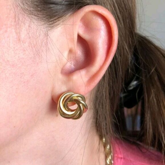 💖 2/$30 Gold tone circle twist stud dainty minimalist modern casual earrings - Picture 1 of 7